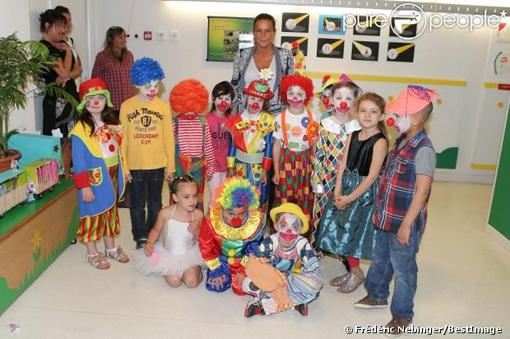 La Principessa Stephanie in visita ad una scuola trasformata in un circo! 23.05.