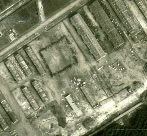 Le fabbriche della morte Un'immagine che mostra il campo di concentramento di Bergen-Belsen.