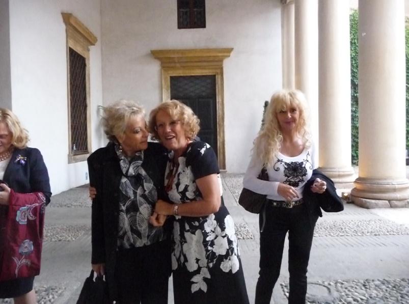 Durante l Aperitivo nel giardino del Palazzo Valmarana Braga Rosa si era esibita la cantante lirica Claudia Pavone, artista di chiara fama