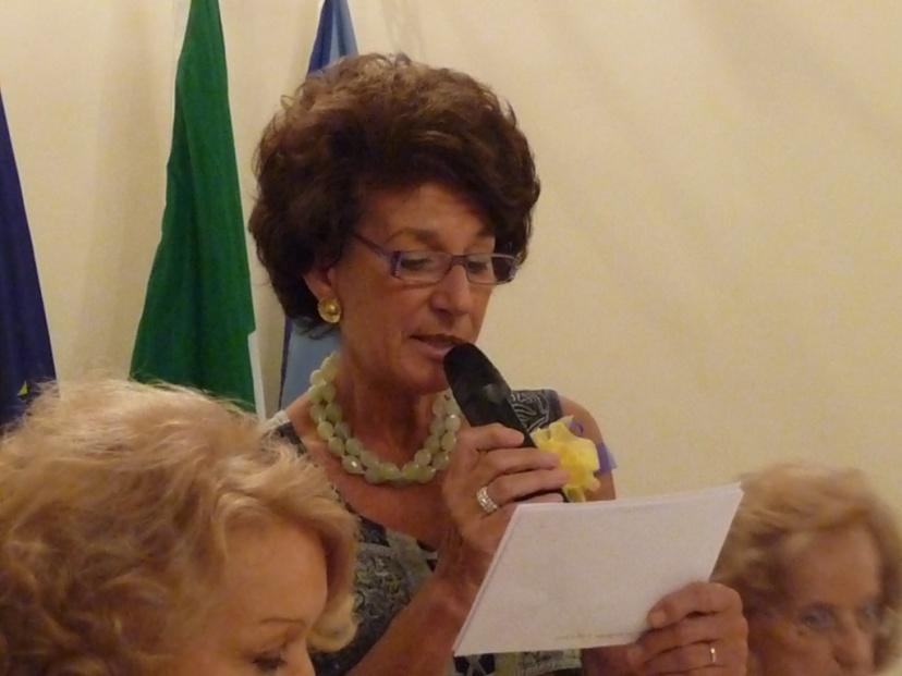 Laura Alghisi, Presidente del Club Organizzatore International Inner Wheel Vicenza, invitata dalla Governatrice, introduce con frasi commosse un argomento che non si puo non sottolineare anche in