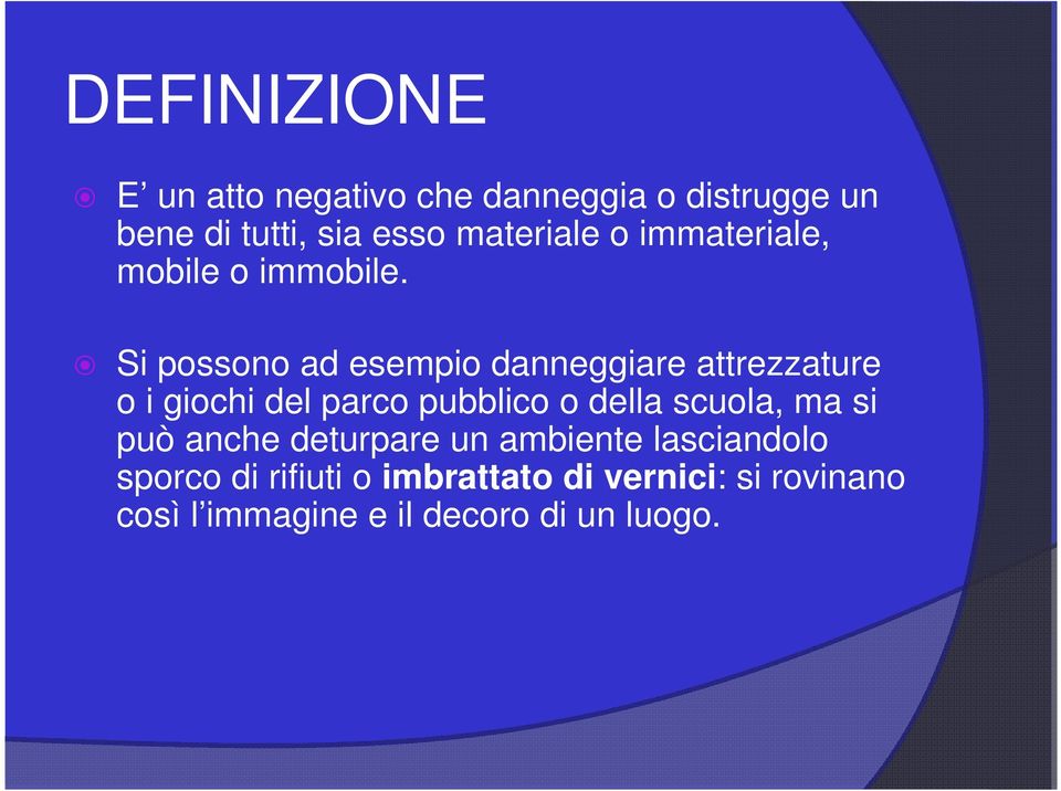 Si possono ad esempio danneggiare attrezzature o i giochi del parco pubblico o della