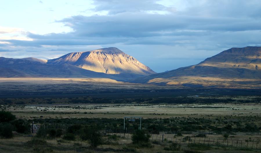 16 ottobre : EL CALAFATE / LAGO ARGENTINO / EL CALAFATE Trasferimento a Punta Bandera per un escursione di tutta la giornata sul Lago Argentino (navigazione in SIB) Il ghiacciaio Upsala è uno dei più