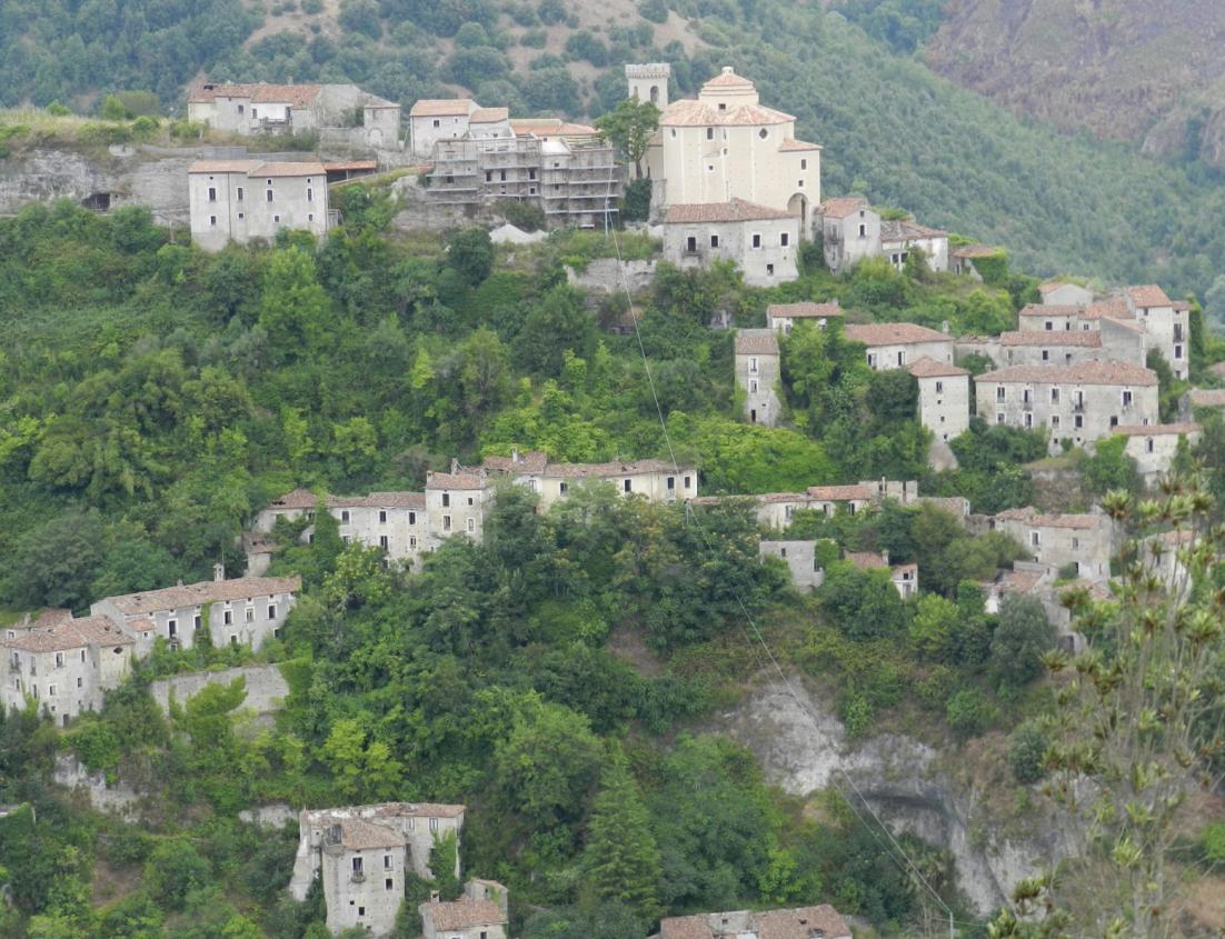 LA TUA OPPORTUNITÀ DI INVESTIMENTO LAINO CASTELLO: UN BORGO ALBERGO NEL PARCO NAZIONALE