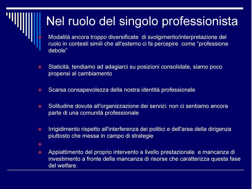 all'organizzazione dei servizi: non ci sentiamo ancora parte di una comunità professionale Irrigidimento rispetto all'interferenza dei politici e dell'area della dirigenza piuttosto