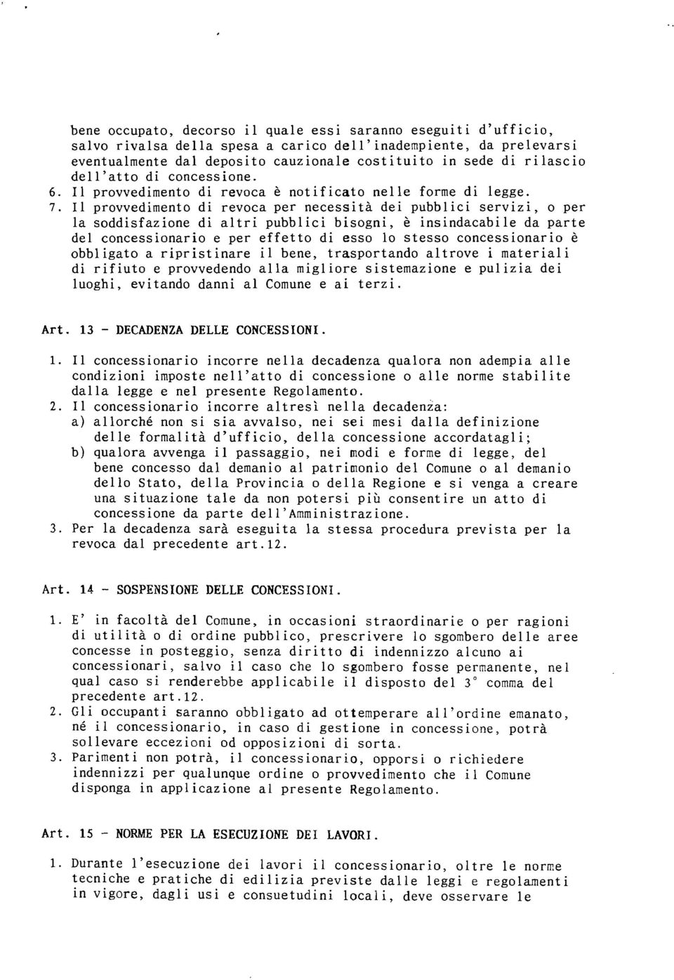 Il provvedimento di revoca per necessità dei pubblici servizi, o per la soddisfazione di altri pubblici bisogni, è insindacabile da parte del concessionario e per effetto di esso lo stesso