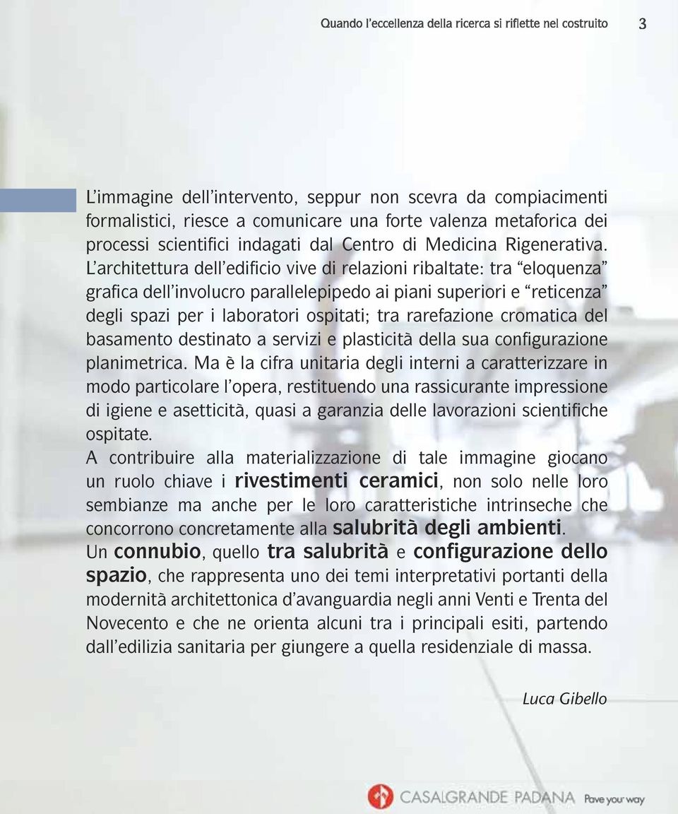 L architettura dell edificio vive di relazioni ribaltate: tra eloquenza grafica dell involucro parallelepipedo ai piani superiori e reticenza degli spazi per i laboratori ospitati; tra rarefazione