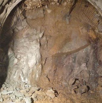 Sezione descrittiva galleria Rilievo fotografico Opere di drenaggio profondo per la stabilizzazione di un versante in frana nel Comune di Gandellino (BG) AVANZAMENTO IN GALLERIA GALLERIA IN ROCCIA