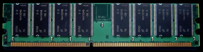 Memoria RAM Le tipologie delle memorie RAM sono SDR (anni 90 2001) max. 512 MB DDR (2002 2004) max.