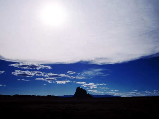 Cirrostratus fibratus undulatus Con strisce rettilinee ed ondulazioni. Cirrostratus lenticularis Nubi dovute all'azione del vento.