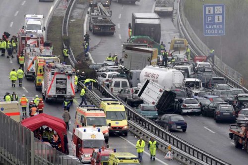 Sarebbe come dover ricostruire la dinamica di un incidente stradale dalla distribuzione dei rottami