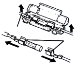 ISPEZIONE E CAMBIO FUSIBILI Eseguire i controlli a motore spento. In caso di sostituzione del fusibile, utilizzarne uno del medesimo amperaggio (7A/10A/15A).