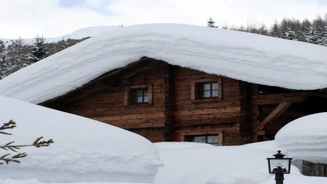 Resort 4 stelle in posizione dominante e panoramica sopra a Livigno e vicino alle piste da sci, composto da ben 11 chalet Livigno affitto con 22 appartamenti montagna di varie misure (2 appartamenti