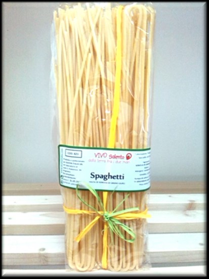 SPAGHETTI VIVO Salento Lavorazione artigianale specialità del Salento. Ingredienti: semola di grano duro, acqua. Tempo di cottura: 12 minuti in abbondante acqua salata.