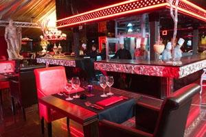 Gloss Restaurant & Nightclub Appena si entra in questo ristorante si resta colpiti dall atmosfera particolare e lussuosa.