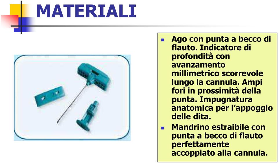 cannula. Ampi fori in prossimità della punta.