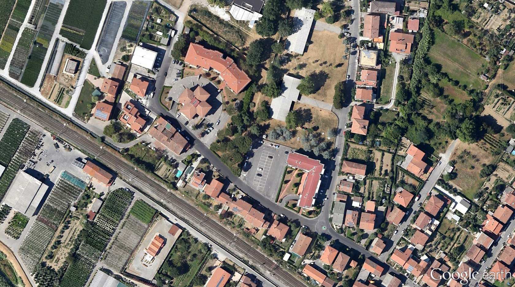 collocata nel territorio del Comune di Montale, via Compietra di Sotto, su un prato prospiciente un parcheggio (Figura A). In Tabella 1 sono riportate le coordinate della stazione. Quota s.l.m. UTM - WGS84 Gauss Boaga - Roma40 m E m N m E m N m 50 661074.