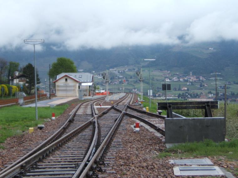 Ingressi contemporanei di treni incrocianti in stazione su linea a semplice binario (FMP) Piani schematici incroci Piano regolatore di stazione che impone l ingresso di un