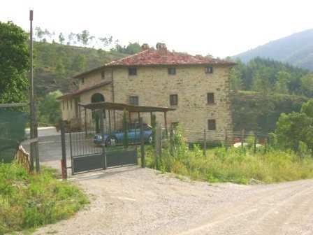 4 FOSSATO Porcilaia Forma - a capanna luglio 2009 20 144 Versante Manto - lastre in pietra Mezza costa Manto - coppi Terrazza Aia, Corte, Giardino Manto - coppotegola ACCESSIBILITA' DEL Seminativo