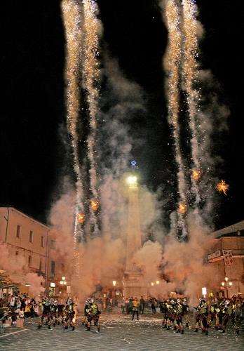 Piano di Marketing Ogni anno in agosto, il centro storico di Teggiano, richiama migliaia di visitatori, attratti da un evento affascinante di risonanza nazionale.