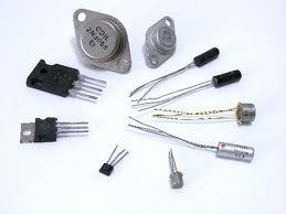 I Transistor I transistor vengono impiegati in ambito elettronico, principalmente, come amplificatori di segnali elettrici o come interruttori elettronici comandati da segnali elettrici ed hanno