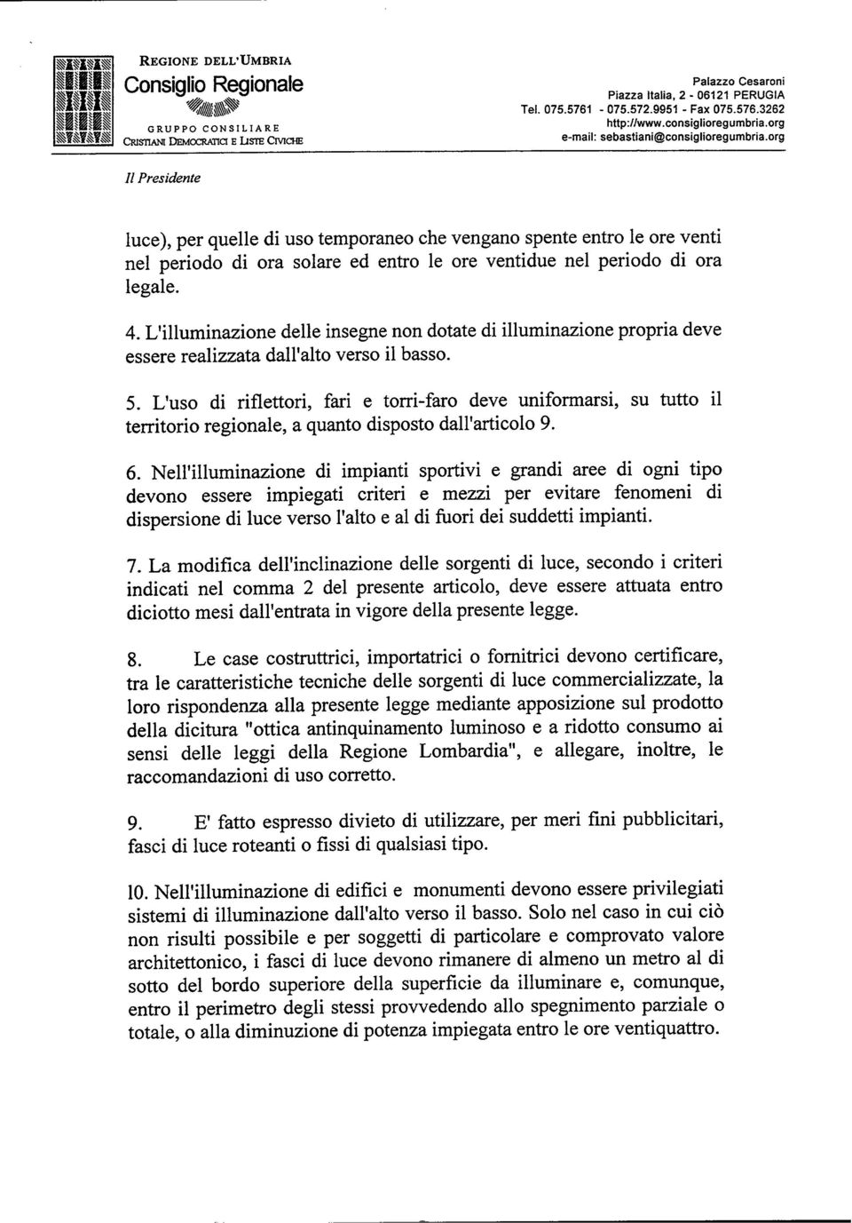 L illuminazione delle insegne non dotate di illuminazione propria deve essere realizzata dall alto verso il basso. 5.