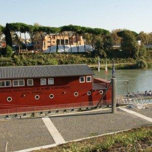 28/10/16 Università del Foro Italico contro Luiss, sfida a colpi di remi lungo il Tevere (come Oxford-Cambridge) Il centro remiero dell'università Foro Italico di Roma Oxford contro Cambridge, con