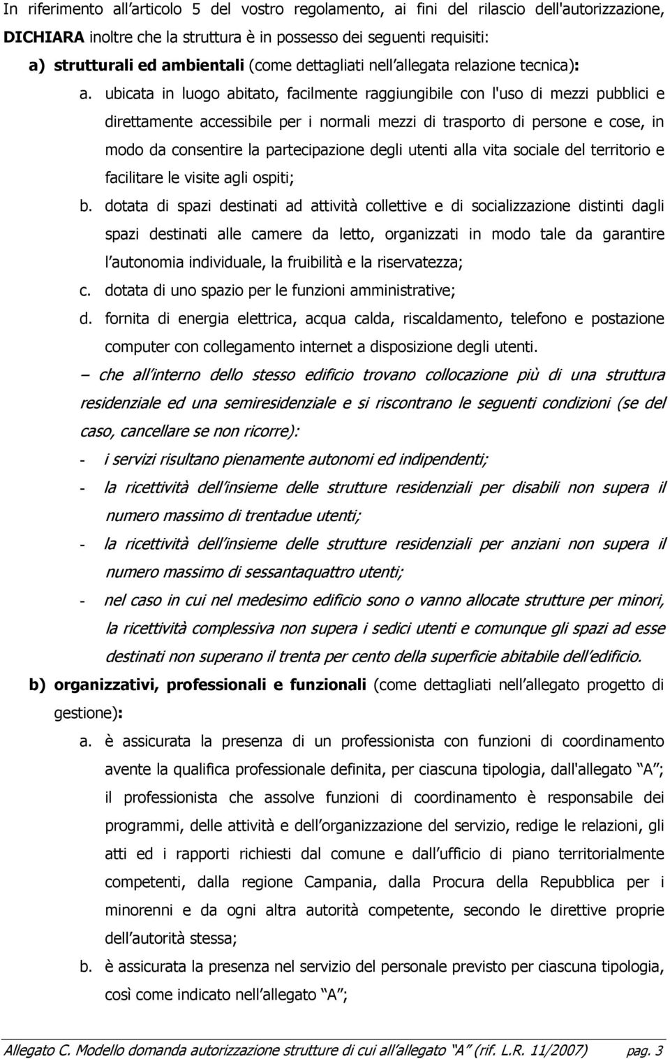 ubicata in luogo abitato, facilmente raggiungibile con l'uso di mezzi pubblici e direttamente accessibile per i normali mezzi di trasporto di persone e cose, in modo da consentire la partecipazione