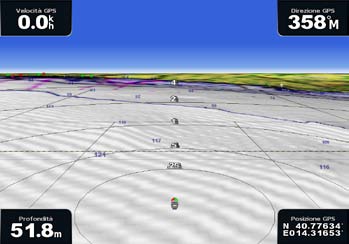 Mappe e visualizzazioni 3D Prospettiva 3D La prospettiva 3D offre una visuale dall alto e da dietro dell imbarcazione (in base alla rotta) e fornisce un ausilio visivo alla navigazione.