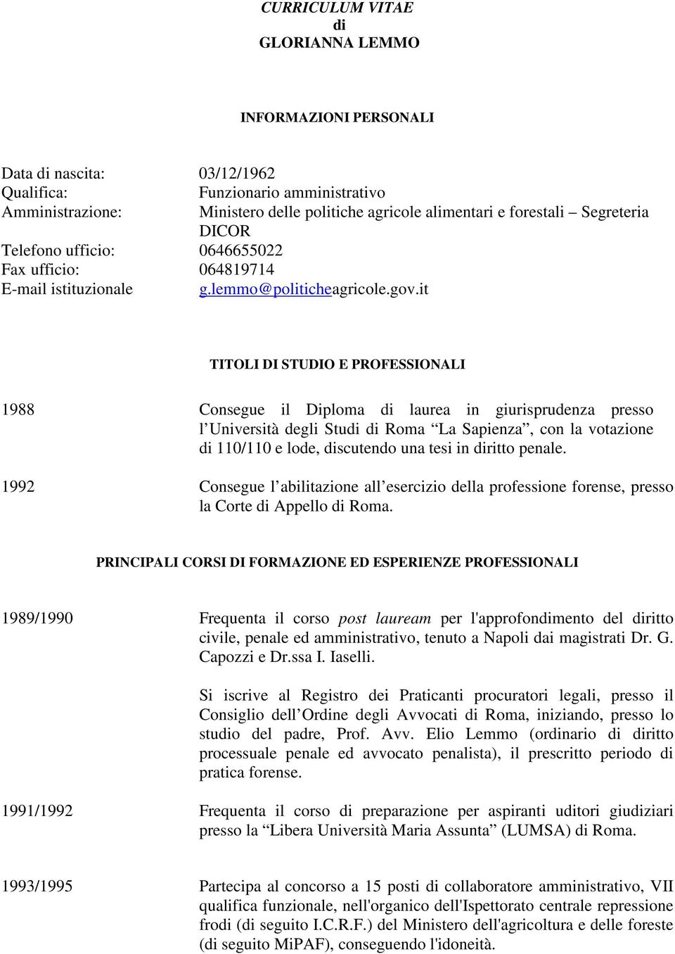 it TITOLI DI STUDIO E PROFESSIONALI 1988 Consegue il Diploma di laurea in giurisprudenza presso l Università degli Studi di Roma La Sapienza, con la votazione di 110/110 e lode, discutendo una tesi