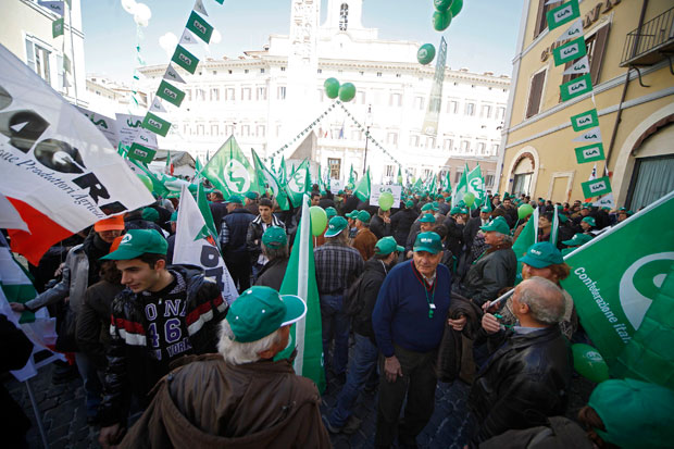 LA 'PIATTAFORMA' DELLA PROTESTA SLOGAN DELLA MANIFESTAZIONE AGEA EI FU SICCOME IMMOBILE IL REDDITO In molti settori i prezzi all azienda sono inferiori ai costi di produzione e corrispondono