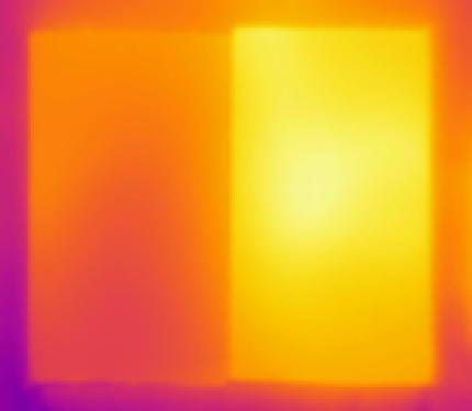 L immagine termica mostra in maniera evidente che la superficie pitturata con le paste coloranti del sistema THERM TINTING SYSTEM si mantiene ad una temperatura nettamente inferiore rispetto a quella