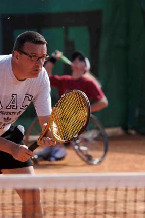 Tutti gli anni, Sfide organizza a Torino un Torneo - Esibizione di Tennis in Carrozzina (Trofeo Sfide) aperto a tutti, invitando, tra gli altri, i più forti tennisti d'italia.