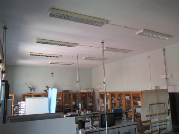 Prova Blocco Piano Aula L [m] q [kn/m 2 ] Freccia Mezzeria [mm] Perm.za [%] 4642-1 3 2 54 7,00 4,0 1,08 11 4642-9 1 Copertura Scienze 7,00 3,5 3,26 11 N.B.: la posizione dei sensori con le frecce rilevate ai diversi carichi intermedi sono riportate negli allegati alla presente relazione.