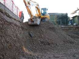 L03 Scavo di sbancamento Informazioni progettuali DESCRIZIONE La lavorazione consiste nello scavo di terreno nel sottosuolo (scavi di fondazione, scavi in sezione, etc.