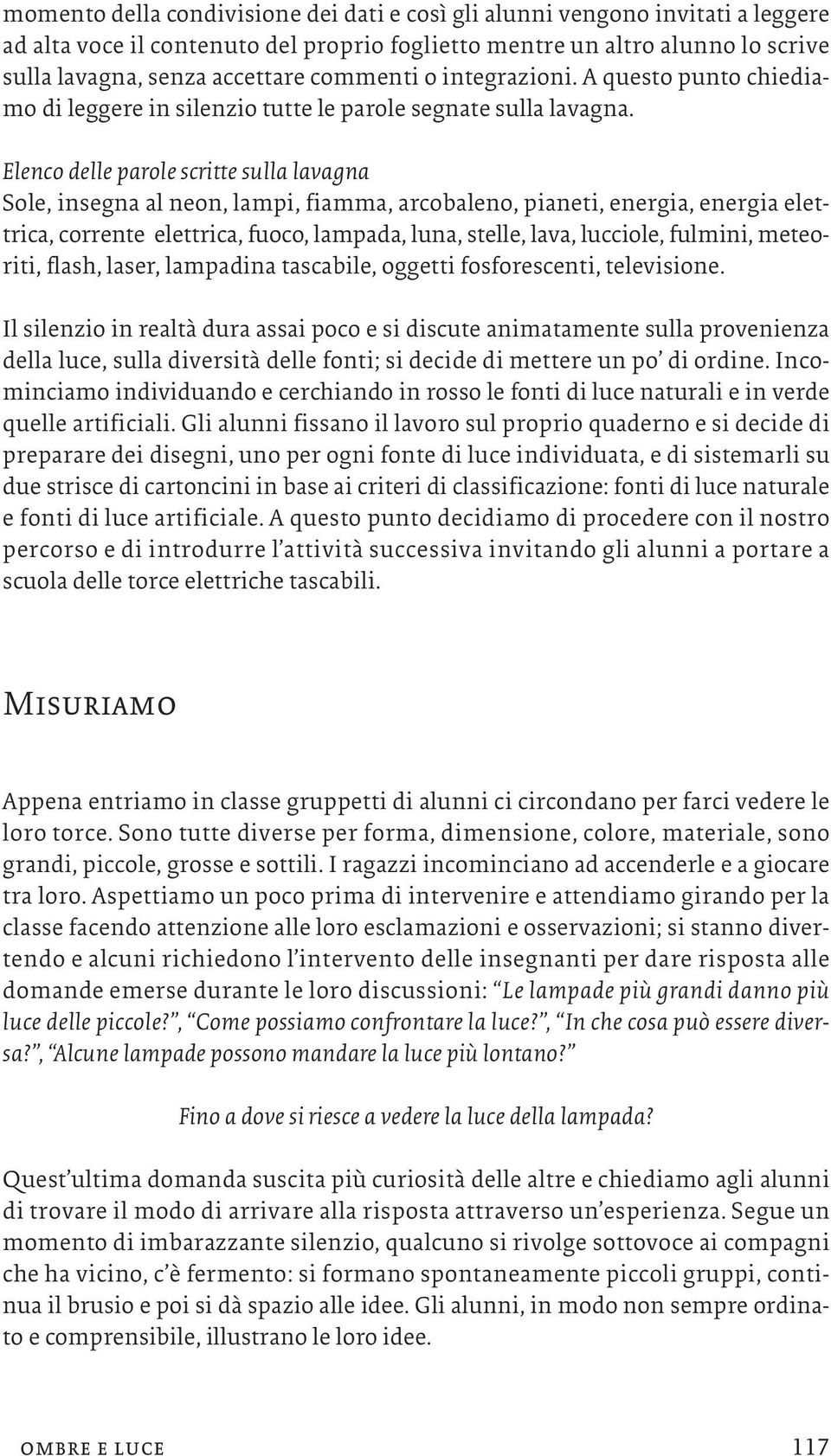 Elenco delle parole scritte sulla lavagna Sole, insegna al neon, lampi, fiamma, arcobaleno, pianeti, energia, energia elettrica, corrente elettrica, fuoco, lampada, luna, stelle, lava, lucciole,