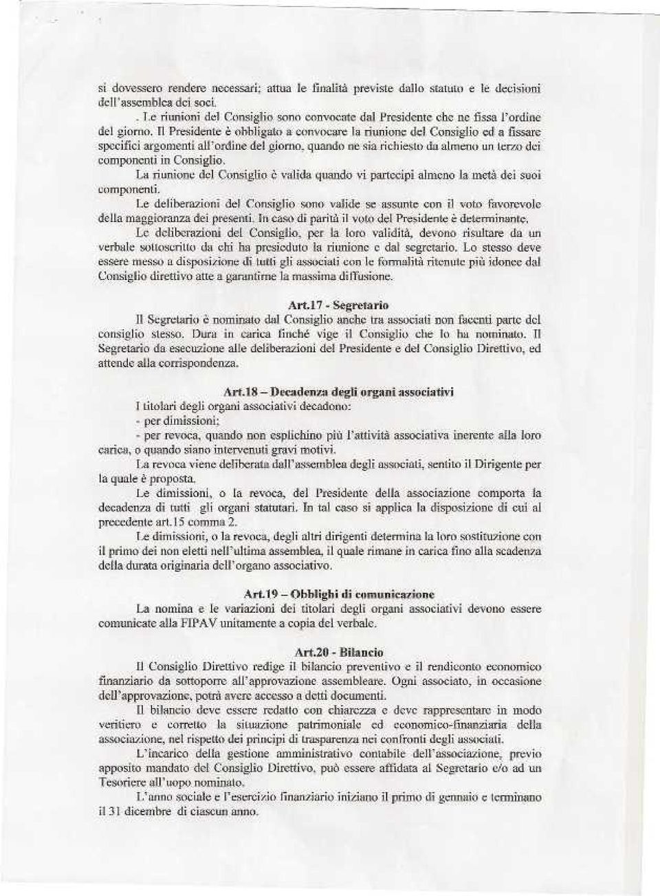 li Presidente è obbligato a convocare la riunione del Consiglio ed a fissare specifici argomenti all'ordine del giorno, quando ne sia richiesto da almeno un terzo dei componenti in Consiglio.