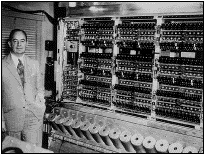 Valvole termoioniche e relè (4) IAS (1952), denominata macchina di Von Neumann, rappresenta uno dei più importanti punti di riferimento dell ingegneria informatica poiché la sua architettura è