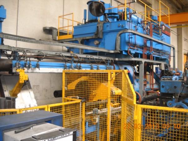 Pressa 2200 Ton - Diametro Billetta 203 mm 2200 Ton Press Billet diameter 203 Pressa corpo principale Engine hoist and stand of the press