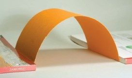 Strutture elementari: la capriata e l arco Capriata Da un listello di 1 x 1 x 30 cm taglia due puntoni di 7 cm con un lato a 60º, poi taglia