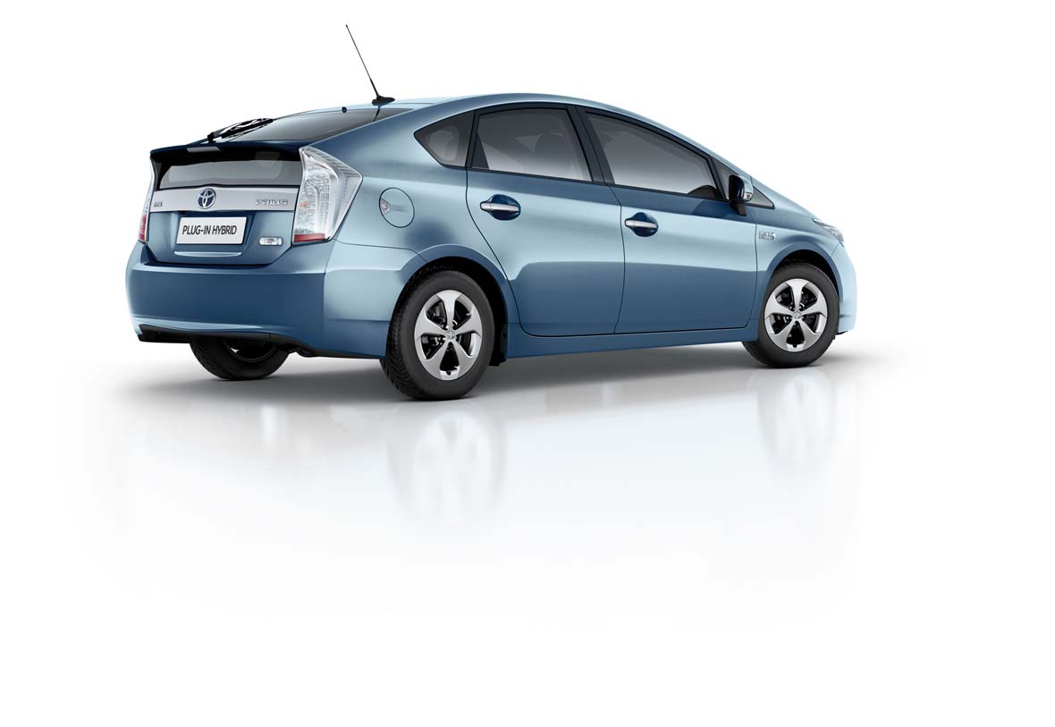 Prius Plug-in Hybrid. Il meglio di due mondi. Ecco l auto elettrica e ibrida con consumi ed emissioni di CO mai vista prima.