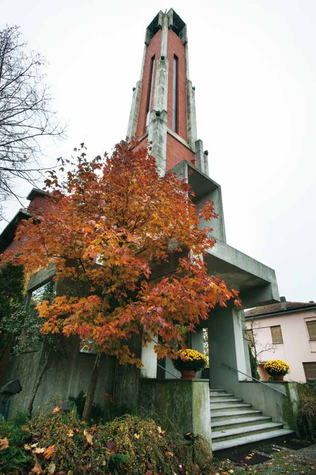 Santuario della Beata Vergine Madre delle Genti - Strà La costruzione di tale Chiesa fu voluta da Don Andrea Mutti in sostituzione di un piccolo oratorio preesistente e scelse come architetto