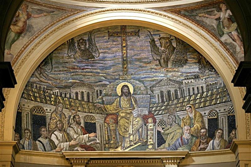 Roma, Santa Pudenziana circa 390 Mosaico del catino absidale All interno di uno spazio delimitato da un porticato a semicerchio, vi è Cristo seduto in trono, in posizione centrale e sopraelevata