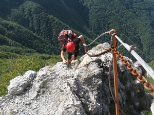 Informazioni sulla zona di partenza La Foce di Petrosciana è valico importantissimo posto a 961 metri tra l alta Versilia e la Garfagnana usato sin da tempi remoti, insieme a quello del Cipollaio (l