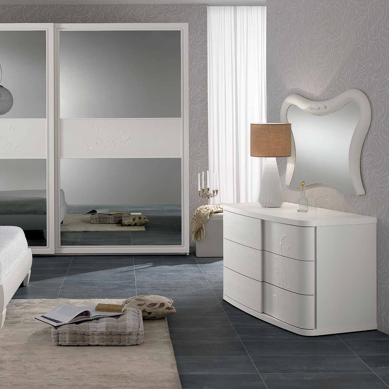 Armadio Privè bianco frassino c/swarovski / specchi fumè - comò Privè bianco frassino c/swarovski comodino Privè bianco frassino c/swarovski - letto Privè bianco frassino c/swarovski - specchiera