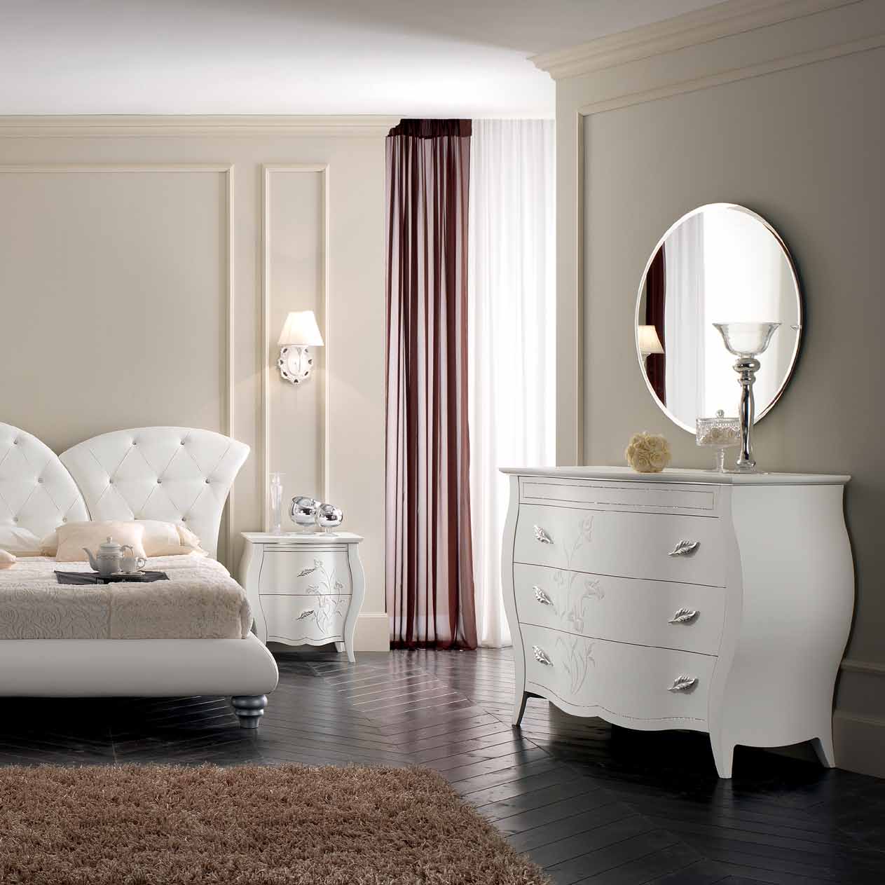 Armadio Florence bianco frassino con decoro / vetri madreperla - comò Florence bianco frassino con decoro comodino Florence bianco frassino con decoro - letto Florence ecopelle bianca con Swarovski -