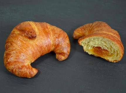 CROISSANTERIE 6 cod. 680 MINI CROISSANT ALBICOCCA AL BURRO Fragrante mini croissant confezionato con il classico impasto francese tuttoburro ripieno di marmellata di albicocca cod.