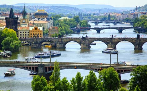 VISITE OPZIONALI: Castello di Praga. Con bus riservato e tour escort (ingresso incluso). La guida è esclusa per la visita del castello. La durata dell'escursione è di 4 ore inclusi i trasferimenti.