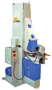 9215 Centreless grinding machine for pipes Smerigliatrice centreless per tubi Complete belt cover Copertura completa del nastro Pneumatic pressuried flating contact wheel with bearings, for diameter