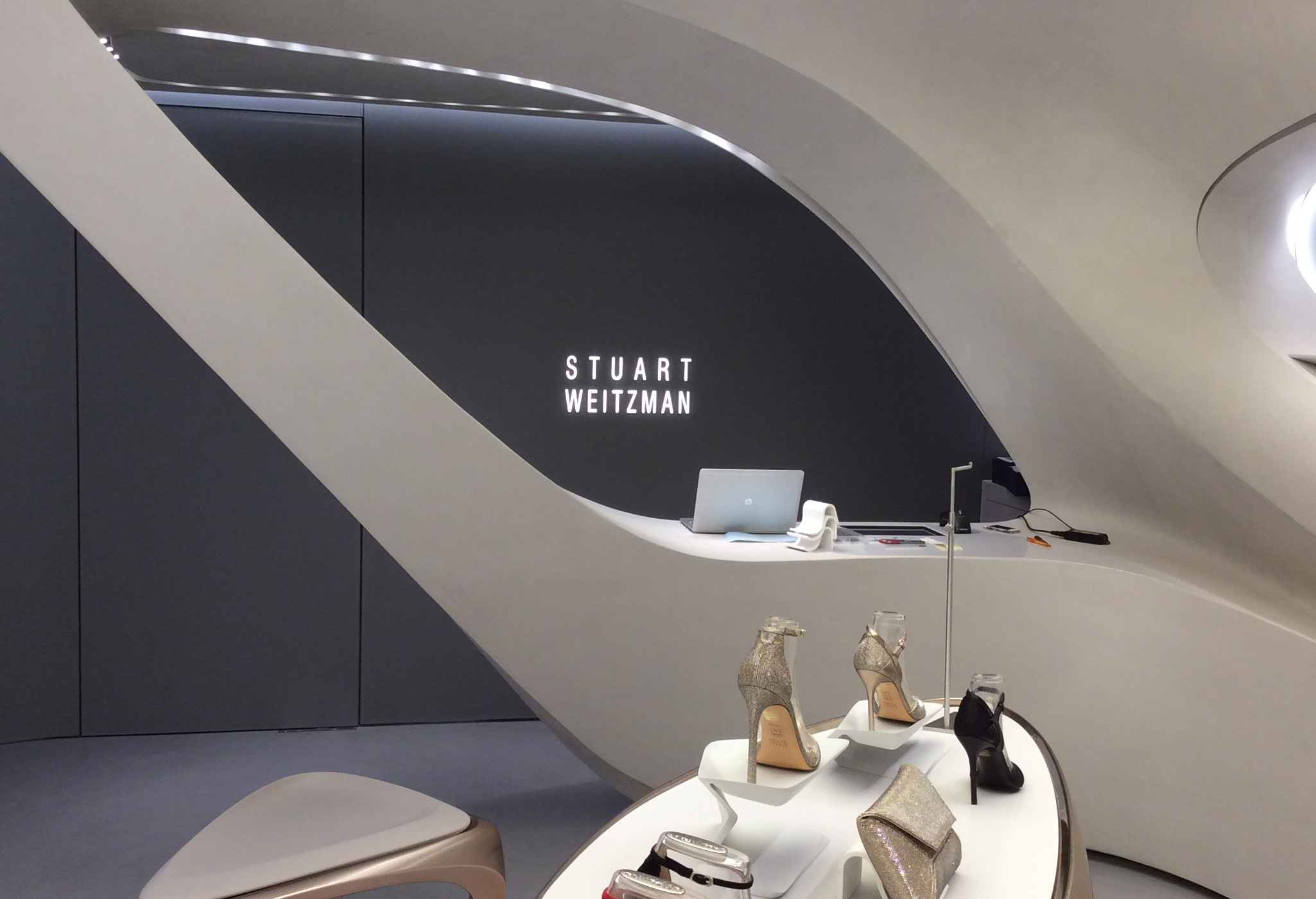 CLIENTE STUART WEITZMAN S.R.L. 2014 Roma via dei Condotti 120 Mq Direzione