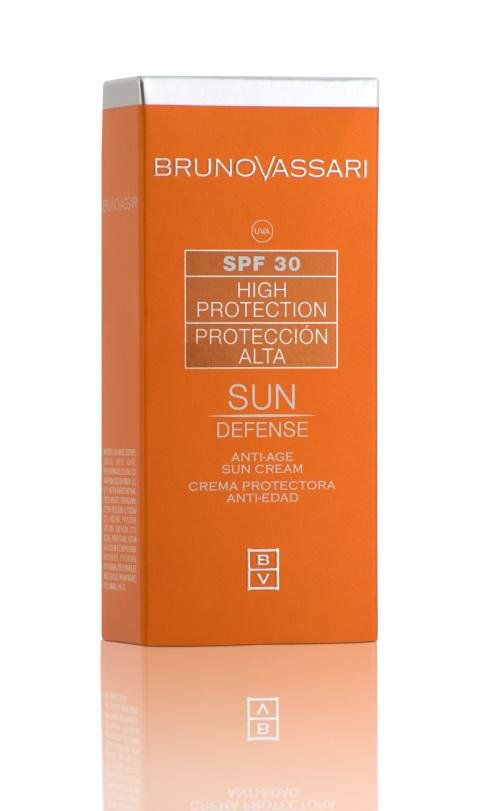 ANTI-AGEING SUN CREAM SPF 30 Crema solare anti-età SPF 30 REF: A4059 Crema protettiva ad ampio spettro contro i raggi UVA e UVB, con una nuova combinazione di filtri chimici e fisici, che permette di